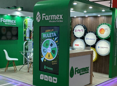 Stand con pantalla interactiva y juego de ruleta