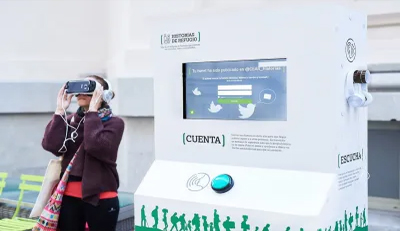 Tótem interactivo con botón